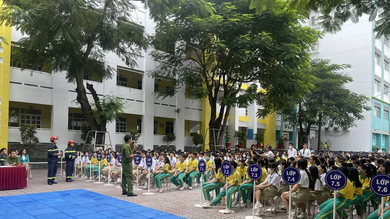 Bình Dương: Hơn 1.900 cán bộ, giáo viên và học sinh tham dự tuyên truyền pháp luật và tập huấn PCCC 