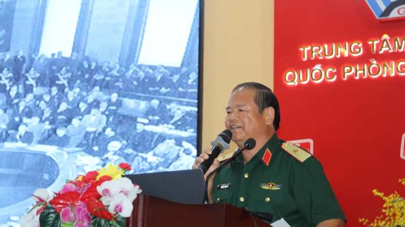 Đại biểu trình bày tham luận