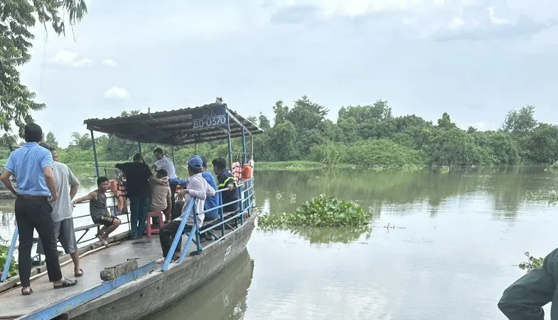 Lực lượng chức năng đang tìm kiếm tại hiện trường