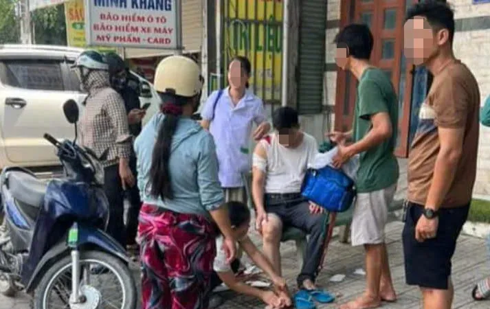 Bình Dương: Khống chế 2 đối tượng cướp giật rồi đâm người dân bị thương