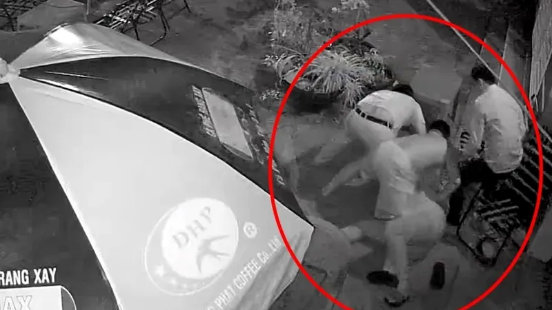 Xác minh nhóm người hành hung tài xế ô tô ở Bình Dương