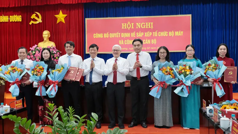 Bình Dương: Công bố hàng loạt quyết định sắp xếp tổ chức bộ máy