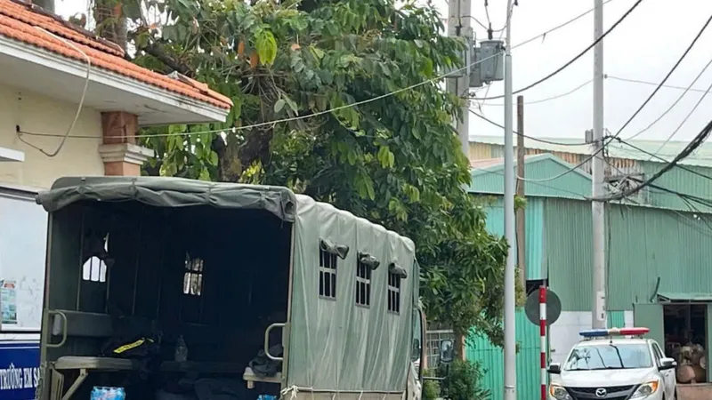 Phương tiện của lực lượng chức năng tại khu vực xảy ra vụ việc