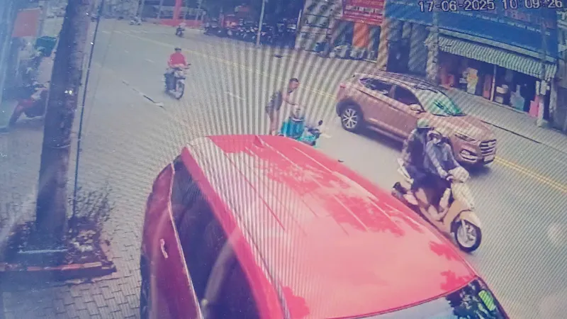 Xác minh clip người đàn ông đạp ngã nữ tài xế xe ôm công nghệ