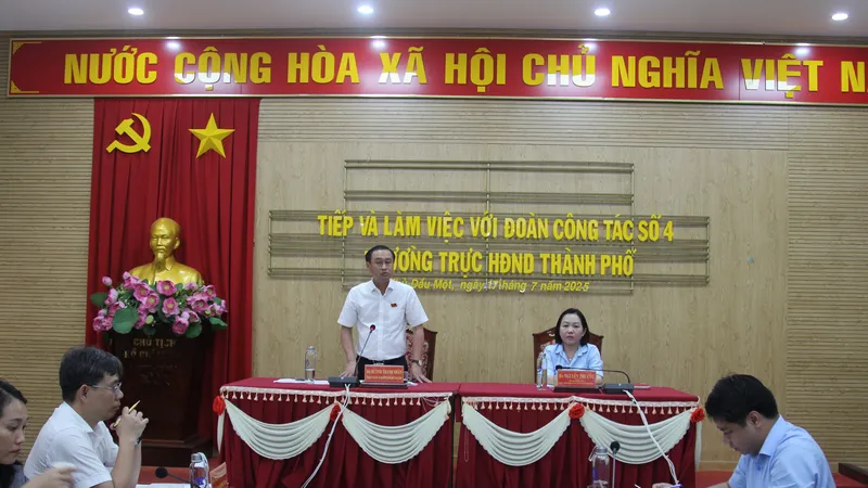 Phó Chủ tịch HĐND TPHCM Huỳnh Thanh Nhân phát biểu tại buổi làm việc