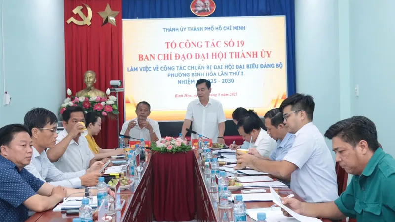 Quang cảnh buổi làm việc