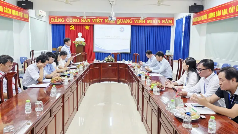 Ban Tổ chức Thành ủy TPHCM làm việc với Trường Cao đẳng Y tế Bình Dương