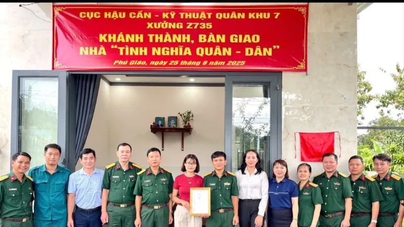 Cục Hậu cần – Kỹ thuật Quân khu 7 bàn giao nhà “Tình nghĩa quân – dân” 
