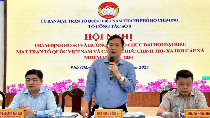 Đồng chí Phan Hồng Ân, Phó Chủ tịch Ủy ban MTTQ Việt Nam TPHCM phát biểu kết luận buổi làm việc. Ảnh: NGUYỄN MINH