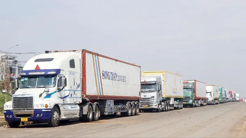 Xe container ùn ứ trên địa bàn phường Dầu Giây