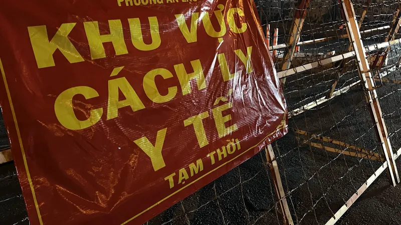 Phát hiện 10 ca nghi mắc Covid-19, quận Tân Phú tạm thời phong tỏa chung cư 8X Đầm Sen