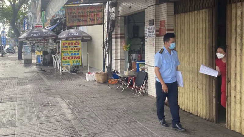 Quận Bình Tân phạt 52,5 triệu đồng các trường hợp không đeo khẩu trang, tụ tập nơi công cộng