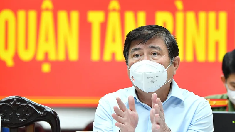 ​Chủ tịch UBND TPHCM Nguyễn Thành Phong phát biểu chỉ đạo công tác phòng, chống dịch Covid-19 tại quận Tân Bình. Ảnh: VIỆT DŨNG