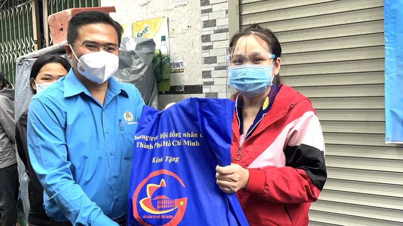 Đại biểu HĐND TPHCM sát cánh, đồng hành cùng thành phố chăm lo người dân khó khăn