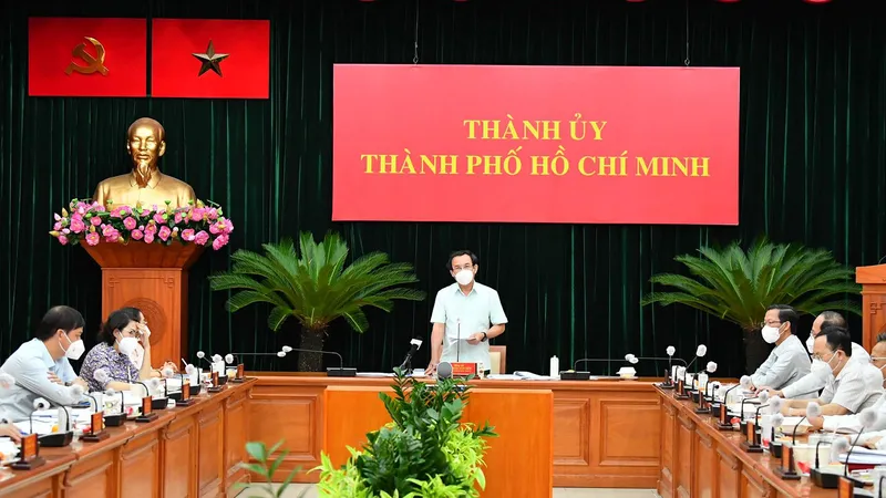 Ban Thường vụ Thành ủy TPHCM họp về kế hoạch, chiến lược phòng chống dịch và phục hồi kinh tế