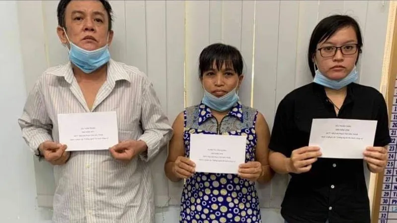 Liêu Tuấn Trọng cùng vợ và con gái