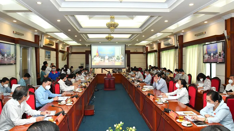 Chủ tịch nước Nguyễn Xuân Phúc: Các chiến sĩ áo trắng là anh hùng thầm lặng