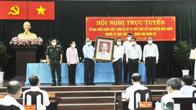 Chủ tịch nước Nguyễn Xuân Phúc: Sớm đưa huyện Hóc Môn thành đô thị phía Tây của TPHCM