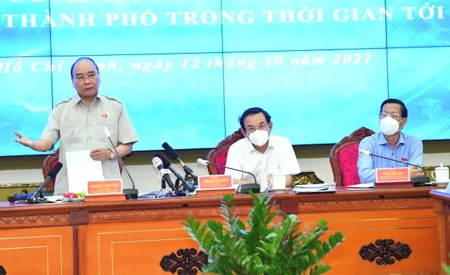 Chủ tịch nước Nguyễn Xuân Phúc: TPHCM nên tái cơ cấu, hướng đến kinh tế sáng tạo
