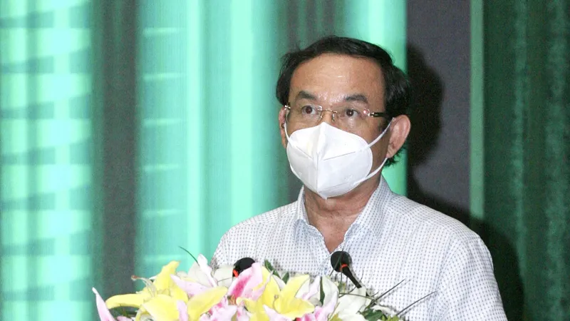 Bí thư Thành ủy TPHCM Nguyễn Văn Nên phát biểu tại hội nghị, chiều 1-11-2021. Ảnh: HOÀNG HÙNG