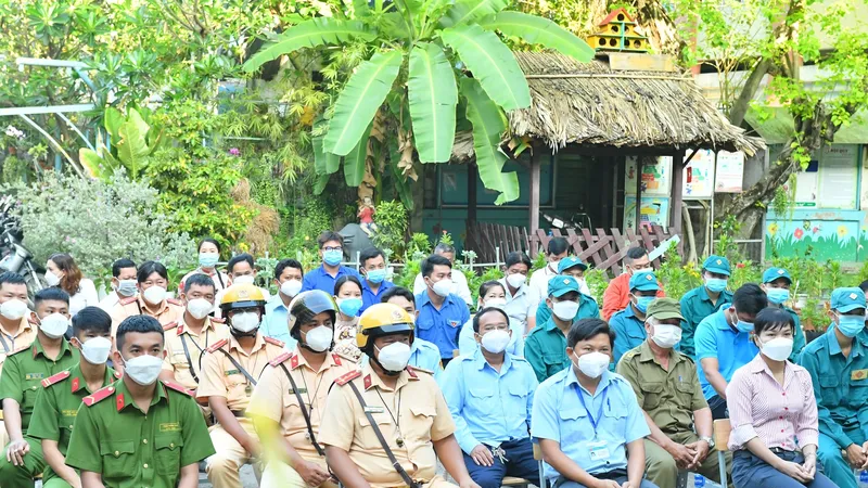 Huyện Bình Chánh ra quân xử lý buôn bán lấn chiếm lòng đường, không đảm bảo phòng dịch Covid-19