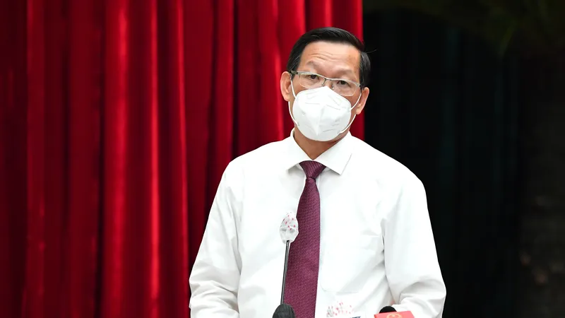 Chủ tịch UBND TPHCM Phan Văn Mãi trả lời chất vấn của các đại biểu. Ảnh: VIỆT DŨNG
