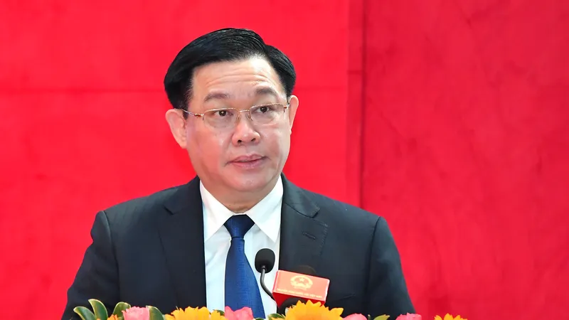 Chủ tịch Quốc hội Vương Đình Huệ: Lực lượng công an bảo đảm trật tự kỹ cương trong bối cảnh dịch bệnh
