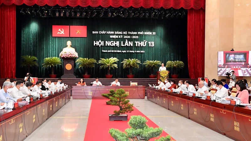 Hội nghị Thành ủy TPHCM khóa XI lần thứ 13: Thảo luận kinh tế - xã hội và công tác cán bộ