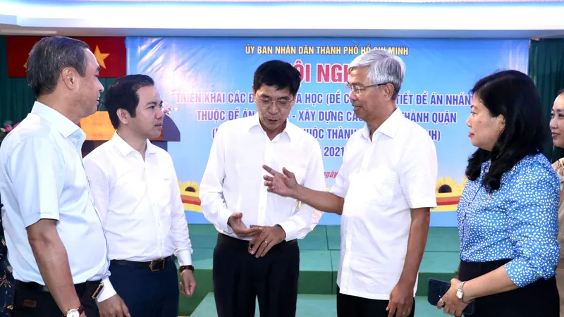 TPHCM chuyển 5 huyện lên quận, thành phố cần quan tâm đến đời sống người dân