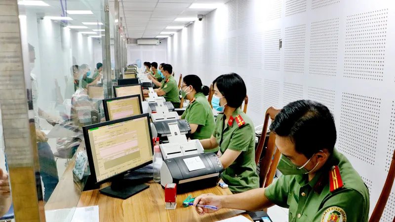TPHCM tiếp nhận gần 30.000 hồ sơ cấp, đổi hộ chiếu mẫu mới 