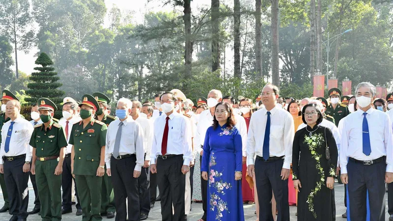 Đoàn lãnh đạo TPHCM dâng hoa, dâng hương tại “Đất thép thành đồng” Củ Chi
