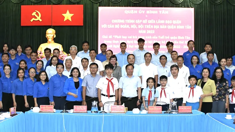 Lãnh đạo quận Bình Tân lắng nghe hiến kế của thanh thiếu nhi