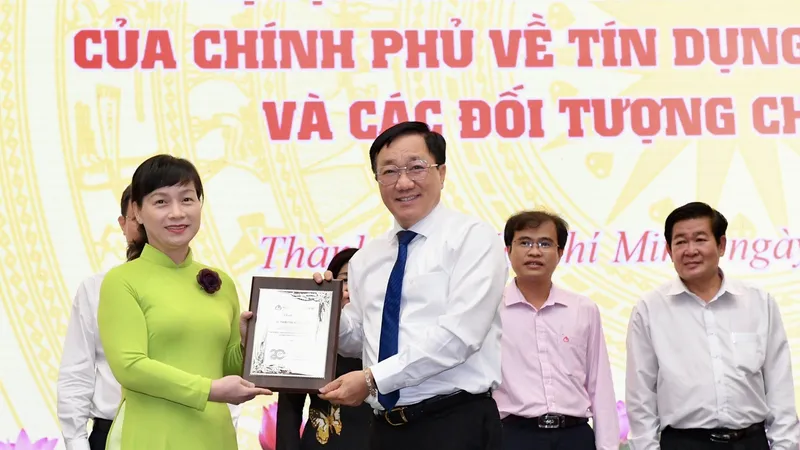 Lo cho người nghèo tiếp cận với nguồn vốn chính sách xã hội dễ hơn