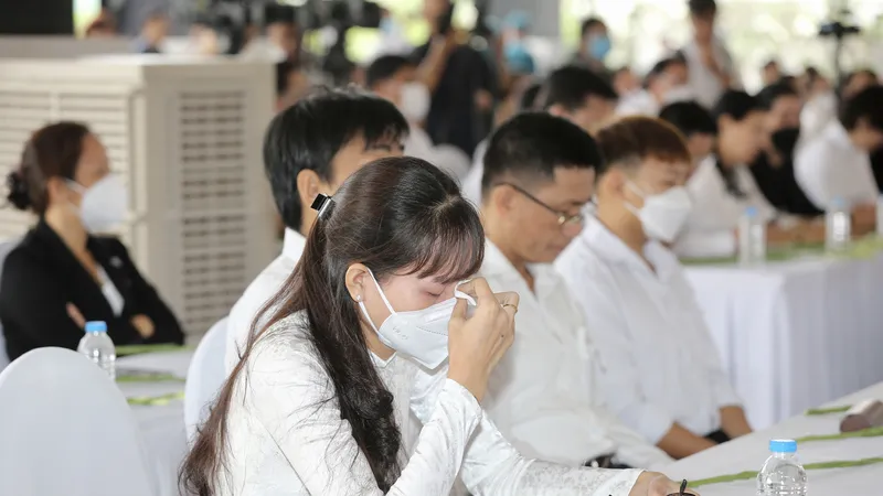 Tưởng niệm đồng bào, cán bộ, chiến sĩ hi sinh, tử vong trong đại dịch Covid-19