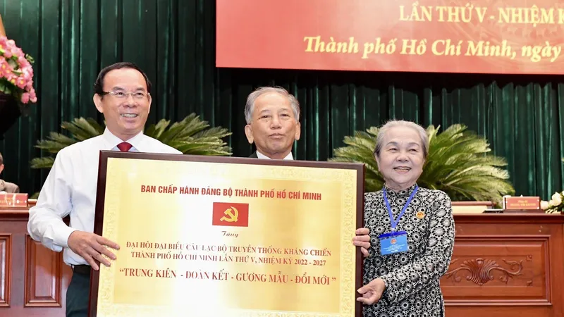 Bí thư Thành ủy TPHCM Nguyễn Văn Nên: Nhân chứng lịch sử là “báu vật” để giáo dục thế hệ nối tiếp