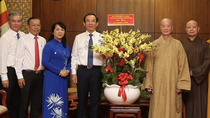 Bí thư Thành ủy TPHCM thăm, chúc mừng Pháp chủ Hội đồng Chứng minh Giáo hội Phật giáo Việt Nam