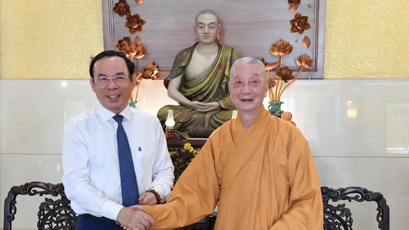 Bí thư Thành ủy TPHCM Nguyễn Văn Nên thăm, chúc tết Trưởng lão Hòa thượng Thích Trí Quảng, Pháp Chủ Hội đồng Chứng minh kiêm Giám luật, Chủ tịch Hội đồng Giám Luật Giáo hội Phật giáo Việt Nam. Ảnh: VIỆT DŨNG