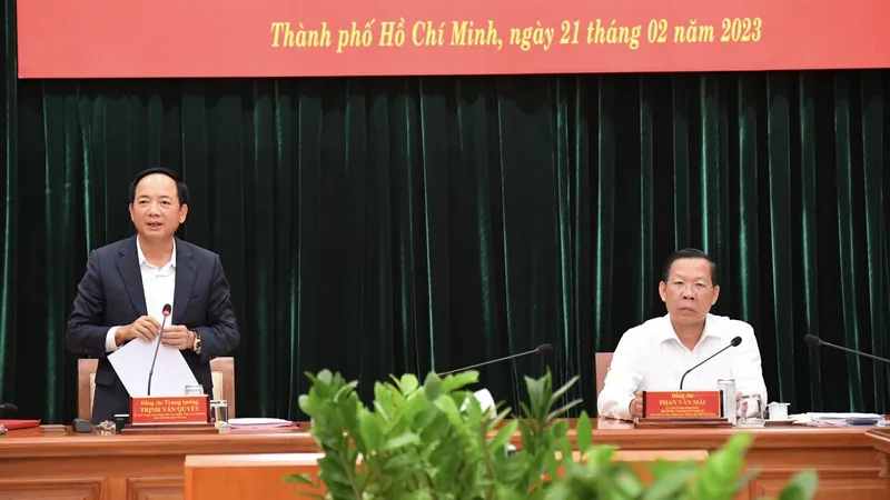 Đoàn công tác của Ban Chỉ đạo tổng kết Nghị quyết 27 làm việc với Thành ủy TPHCM. Ảnh: VIỆT DŨNG