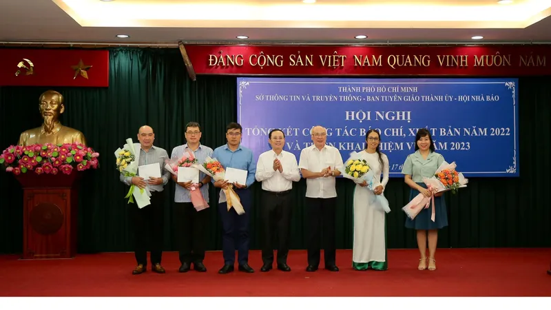 Phát huy vai trò báo chí trong phòng chống tham nhũng, tiêu cực