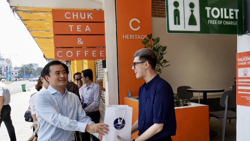 Khu vực trung tâm TPHCM có 100 cửa hàng cho sử dụng nhà vệ sinh miễn phí