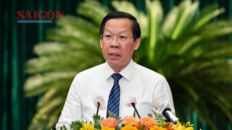 Chủ tịch UBND TPHCM Phan Văn Mãi phát biểu tại kỳ họp. Ảnh: VIỆT DŨNG
