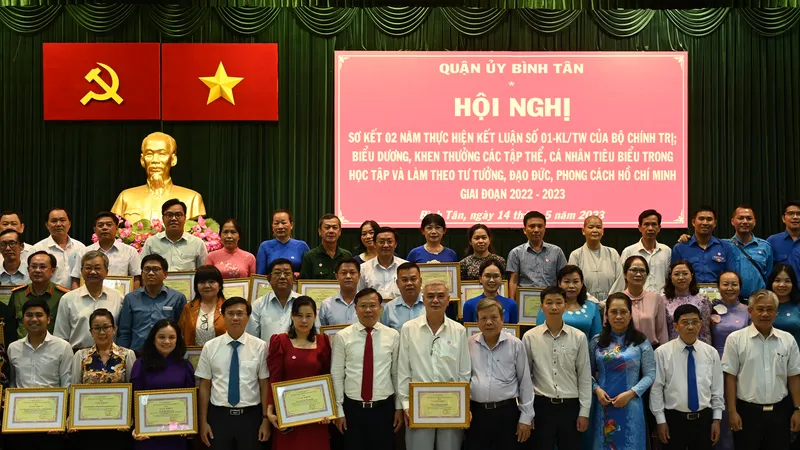 Học và làm theo Bác Hồ với tinh thần năng động, sáng tạo, đổi mới