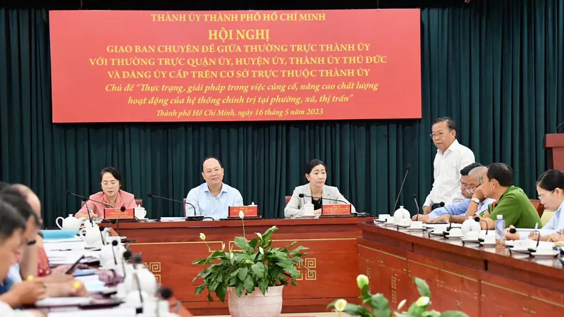 Dân đông, việc nhiều, cán bộ cơ sở ở TPHCM làm đến 2 giờ đêm