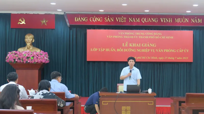 Tập huấn, bồi dưỡng nghiệp vụ văn phòng cấp ủy cho cán bộ