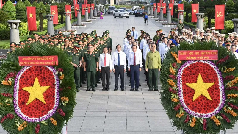 Lãnh đạo TPHCM dâng hương tưởng nhớ anh hùng liệt sĩ