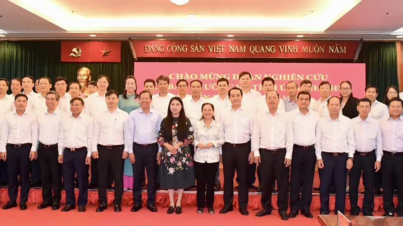 Trao đổi, chia sẻ kinh nghiệm góp phần phát triển TPHCM và các địa phương