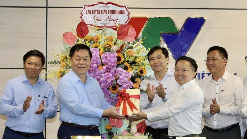 Trưởng Ban Tuyên giáo Trung ương thăm các cơ quan báo đài Trung ương tại TPHCM