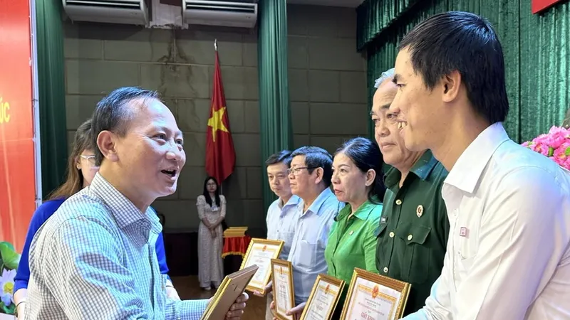 Bí thư huyện Bình Chánh yêu cầu cán bộ đặt mình vào vị trí người dân để giải quyết hồ sơ hành chính 