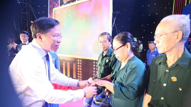 Chăm lo đời sống vật chất, tinh thần cho người dân