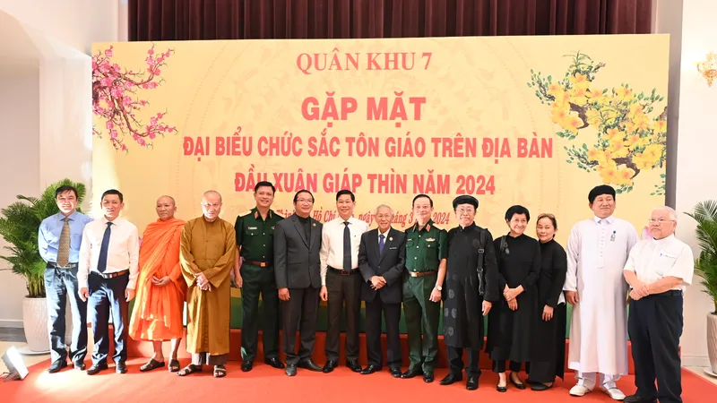 Lực lượng vũ trang Quân khu 7 gắn kết, hỗ trợ đồng bào dân tộc, tôn giáo